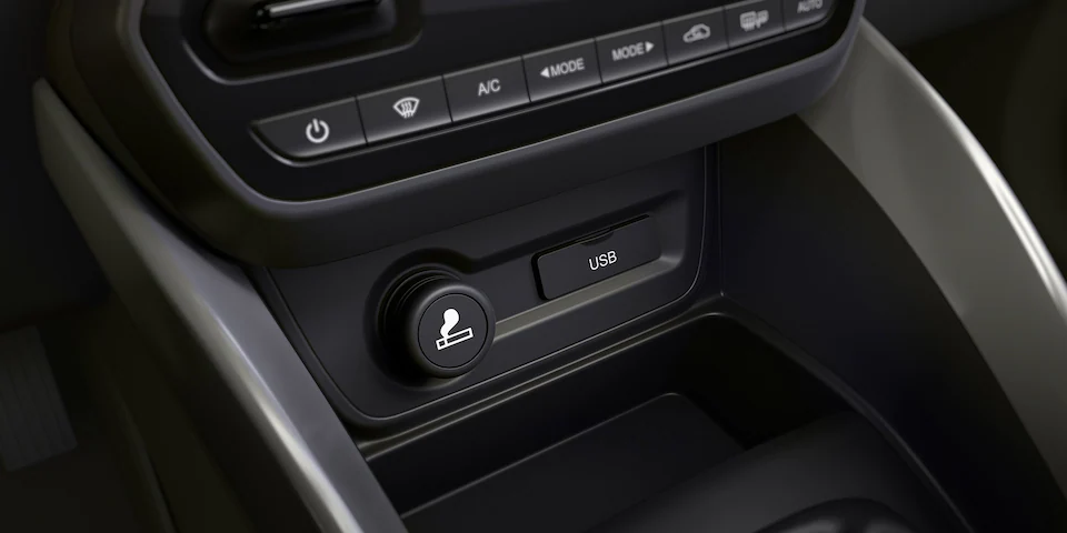 Consola central del Chevrolet Groove con puerto USB y controles de aire acondicionado