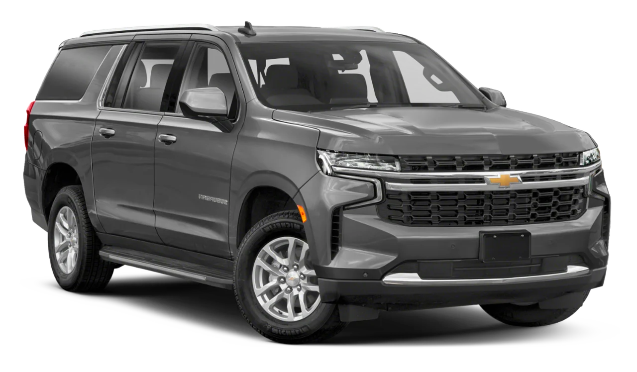 SUV grande Chevrolet Suburban All New color gris oscuro vista frontal tres cuartos sobre fondo blanco