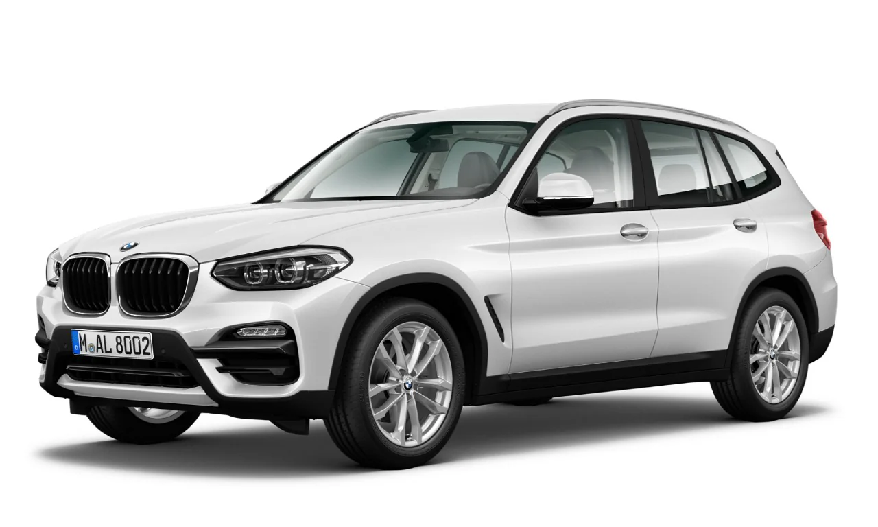 SUV BMW X3 color blanco alpino vista frontal lateral sobre fondo blanco