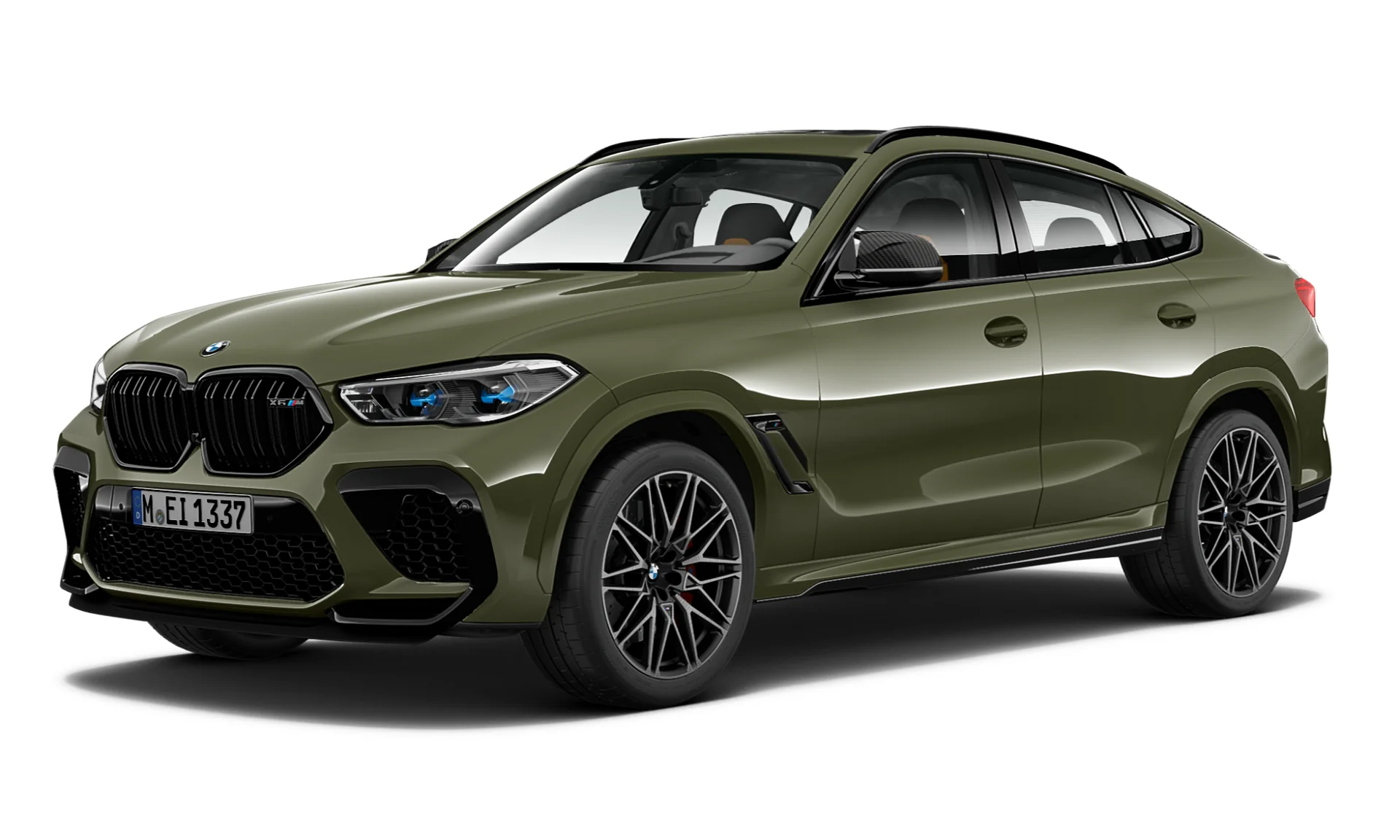 SUV coupé BMW X6 M color verde oliva militar vista frontal lateral sobre fondo blanco