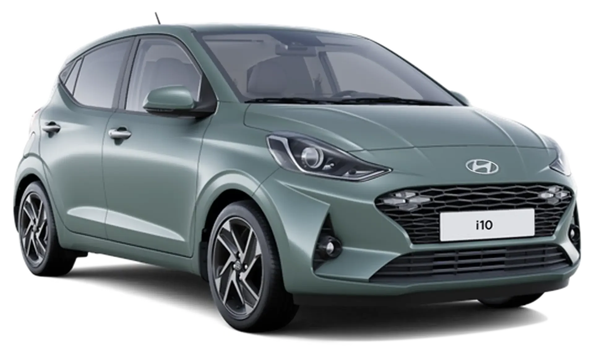 Hyundai i10 color verde salvia visto de frente en ángulo lateral, con placa i10 en parrilla, sobre fondo blanco