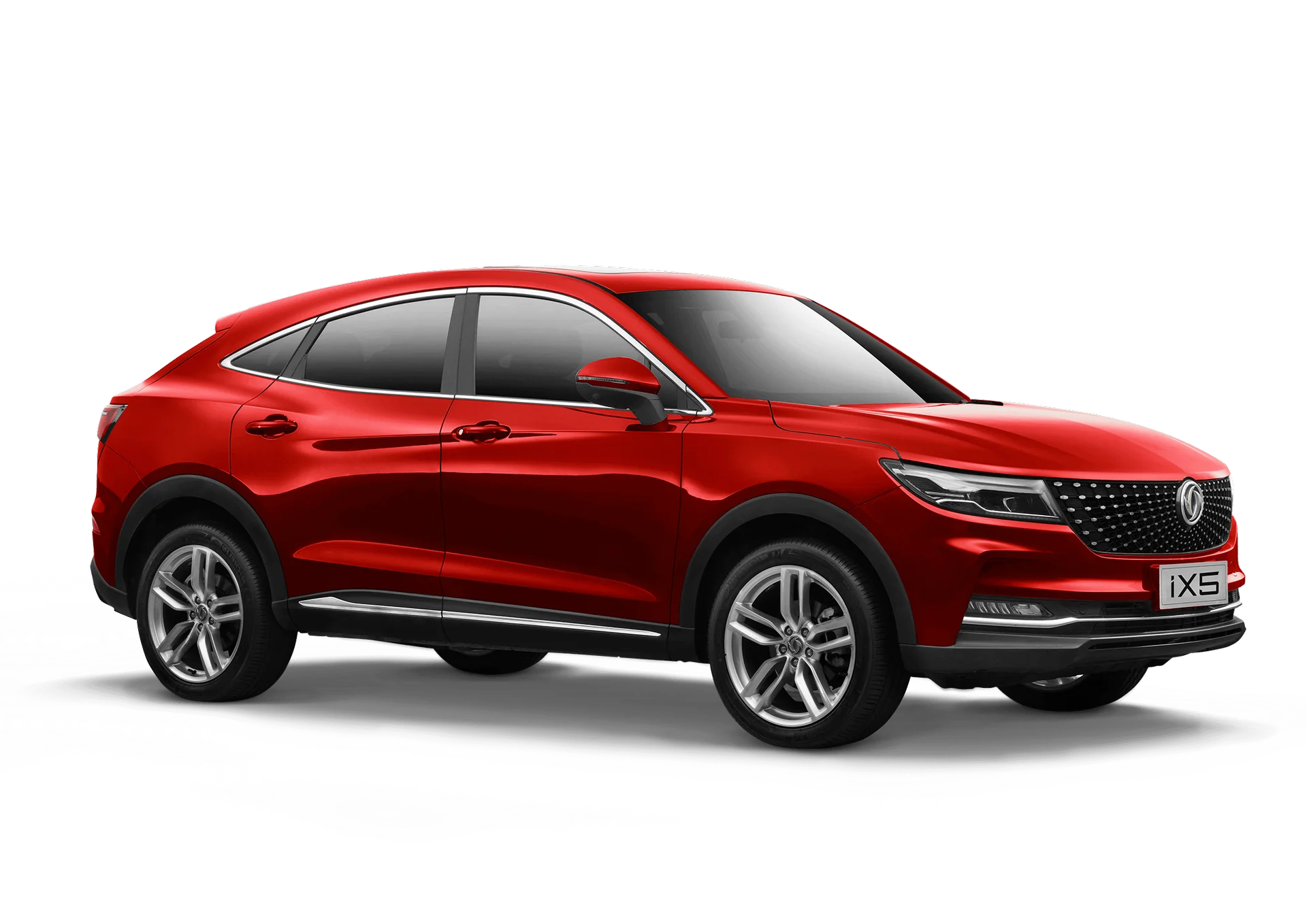 SUV coupé DFSK Glory iX5 color rojo metálico vista lateral tres cuartos sobre fondo blanco