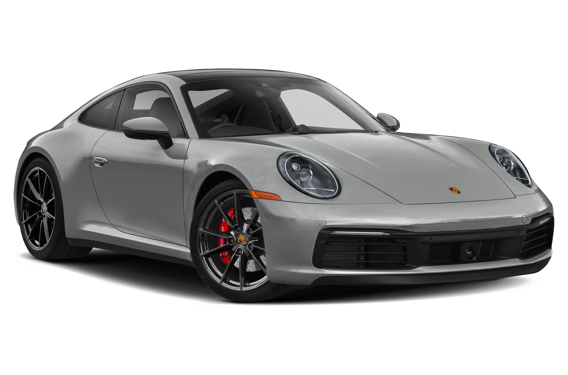 Porsche 911 Carrera 4 color gris visto desde el frente en tres cuartos sobre fondo blanco