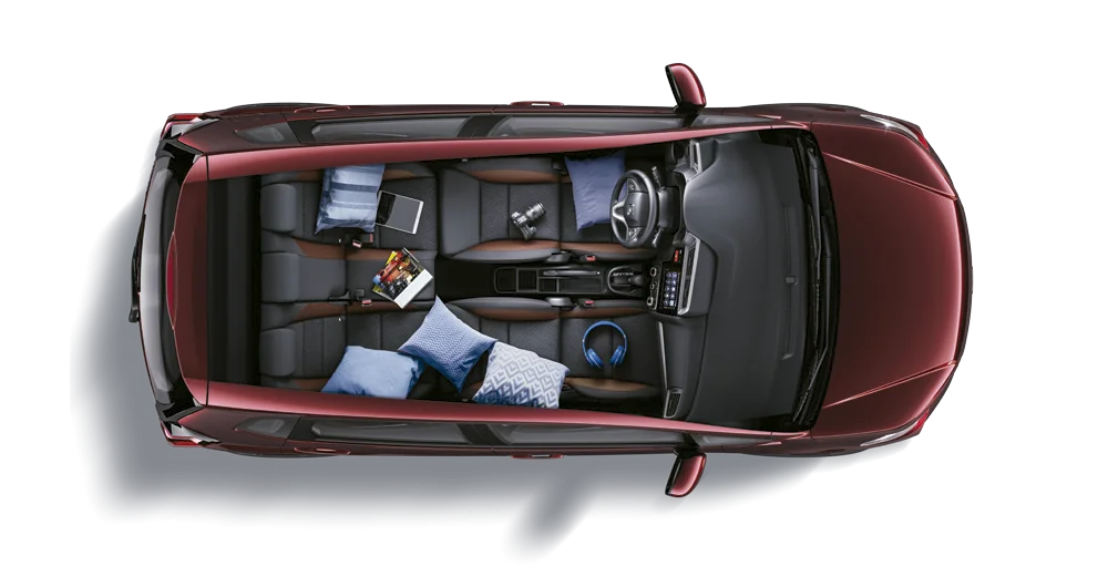 Vista aérea del interior del Honda WR-V color vino con asientos reclinados y cojines azules