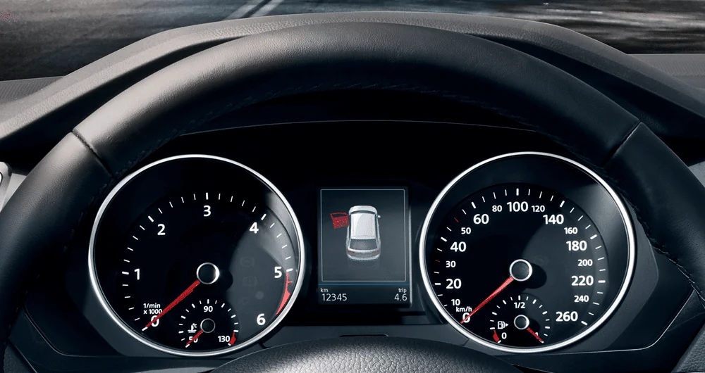 Panel de instrumentos del Volkswagen Tiguan Allspace con tablero digital y velocímetro