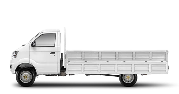 Camioneta de carga KYC X5 blanca con baranda plana vista de perfil lateral completo sobre fondo blanco