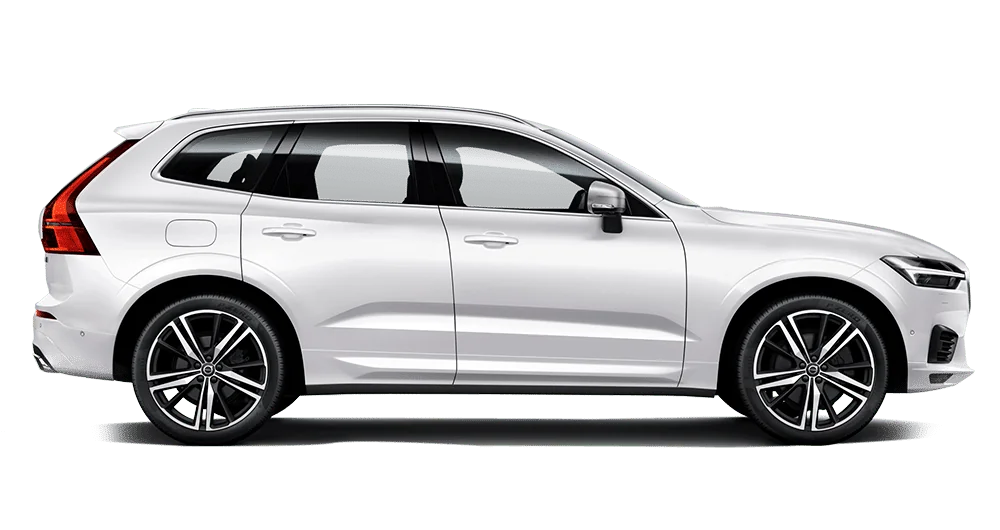 Volvo XC60 blanco visto de perfil sobre fondo blanco, SUV con llantas de aleación negras