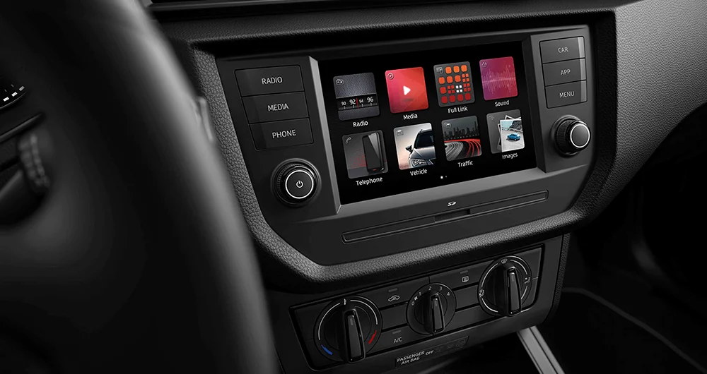 Pantalla táctil de infoentretenimiento del SEAT Arona con menú de Radio, Media, Teléfono y Tráfico