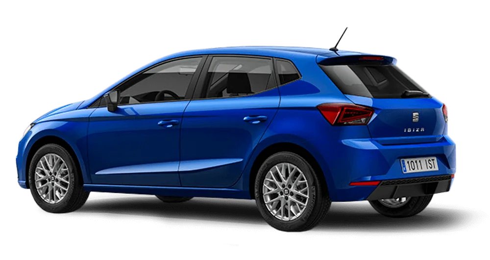 Hatchback SEAT Ibiza azul vista trasera en tres cuartos con luces LED traseras y rines de aleación