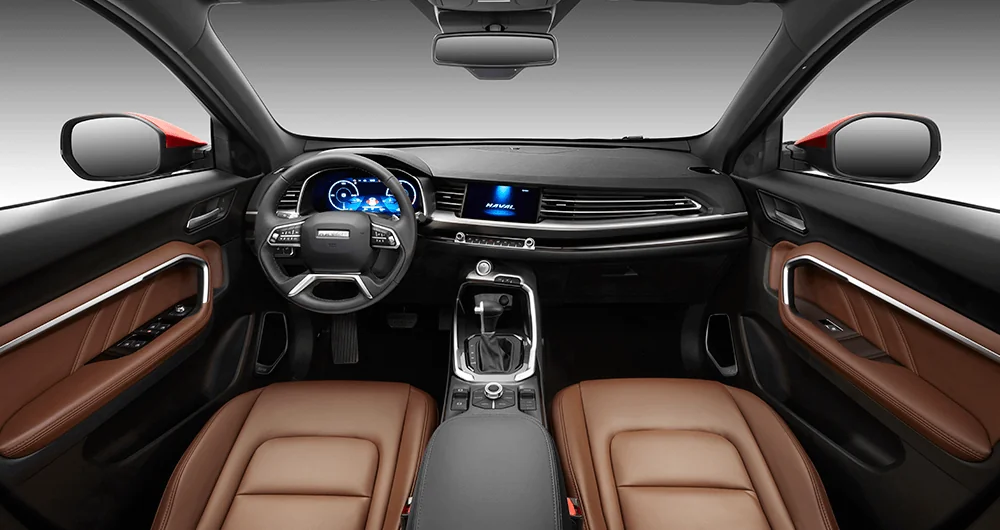 Interior Haval con tablero digital doble pantalla y asientos de cuero marrón